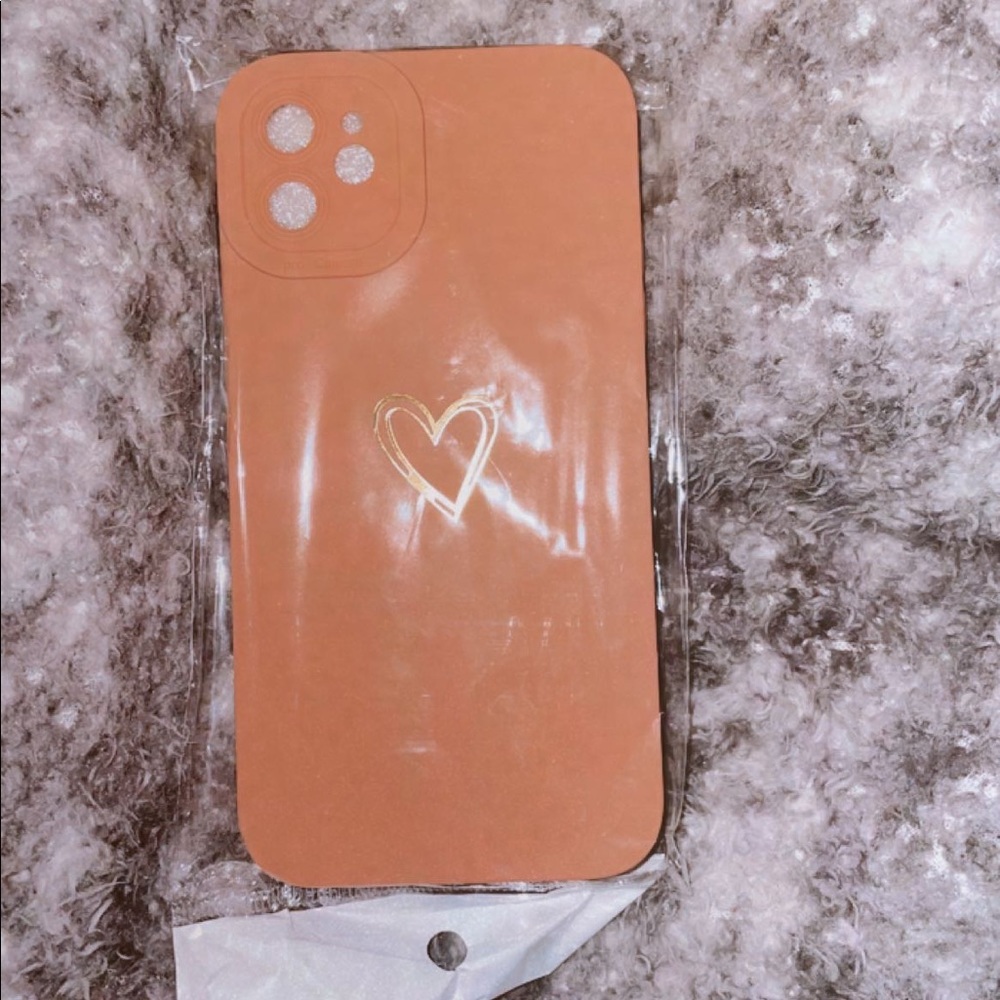 iPhone 11 case brand new just didn’t order the right size!!